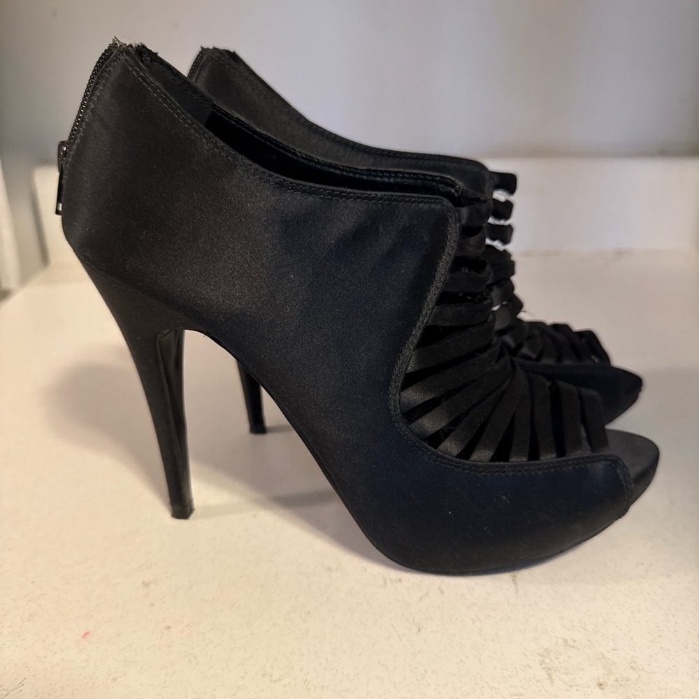 Aldo- satin heels